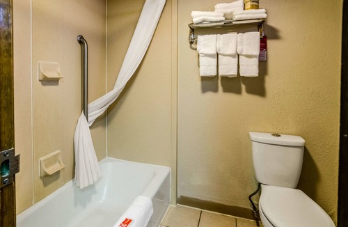 Winfield Hotel | Econo Lodge Winfield