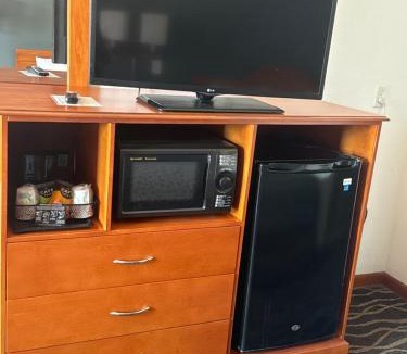 Albany Hotel | Econolodge inn and suites