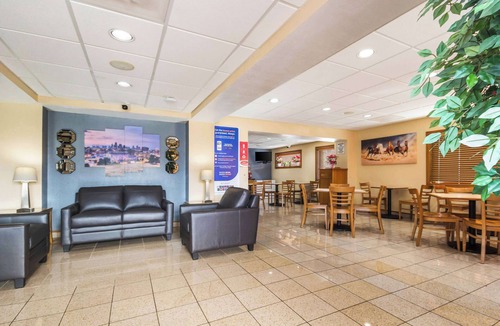 Mission Hotel | Econolodge Inn & Suites
