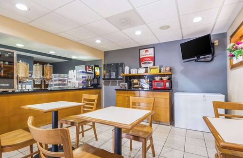Mission Hotel | Econolodge Inn & Suites