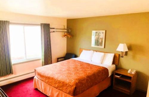 Staples Hotel | EconoLux Inn