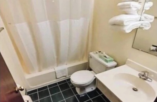 Staples Hotel | EconoLux Inn