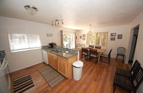South Lake Tahoe Cabin | Economical Ski Home Blocks to Heavenly- Hot Tub!