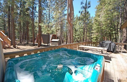 South Lake Tahoe Cabin | Economical Ski Home Blocks to Heavenly- Hot Tub!