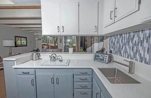Tahoe Keys Condo | Economical Studio Condo with Retro Decor - 105A~
