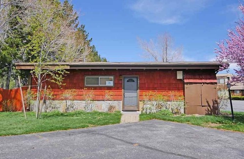 Tahoe Keys Condo | Economical Studio Condo with Retro Decor - 105A~