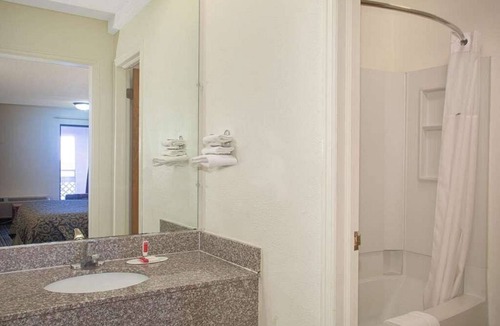 Wichita Hotel | Economy Hotel Wichita- Florence St.