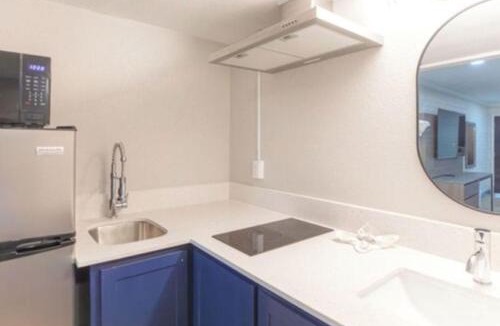 Tulsa Hotel | ECONOMY INN AND SUITES