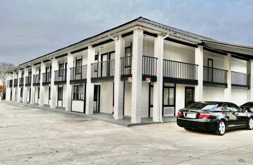 Tulsa Hotel | ECONOMY INN AND SUITES