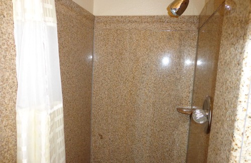 Warren Hotel | Economy Inn Express Warren