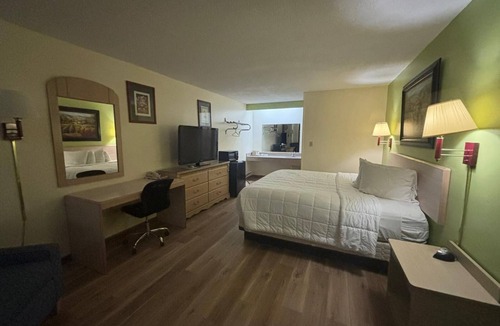 Harrisburg Hotel | Economy Inn & Suites