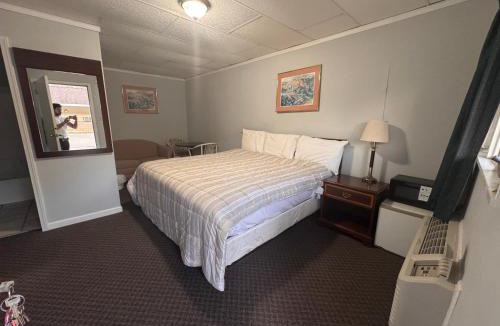 Alfred Station Hotel | Economy Inn