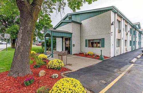 Appleton Hotel | Economy Inn