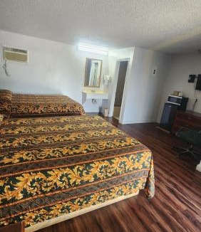 Bonham Hotel | Economy Inn