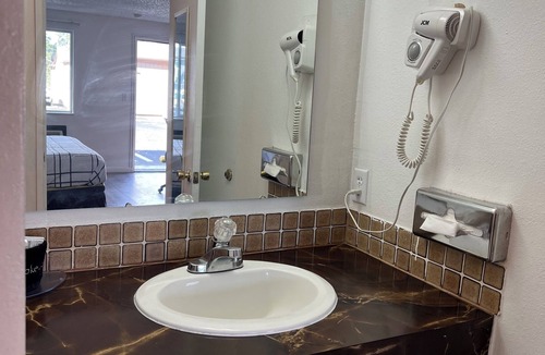 Florence Hotel | Economy Inn