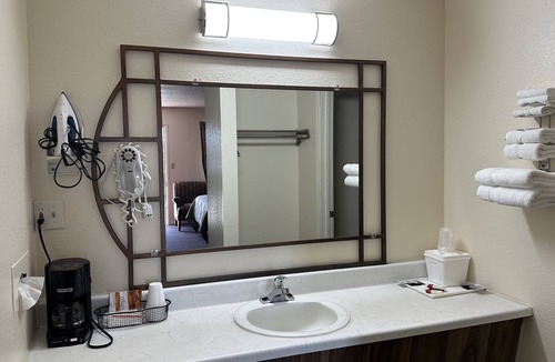Garnett Hotel | Economy Inn