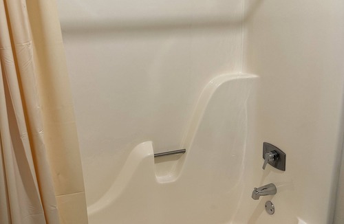 Garnett Hotel | Economy Inn