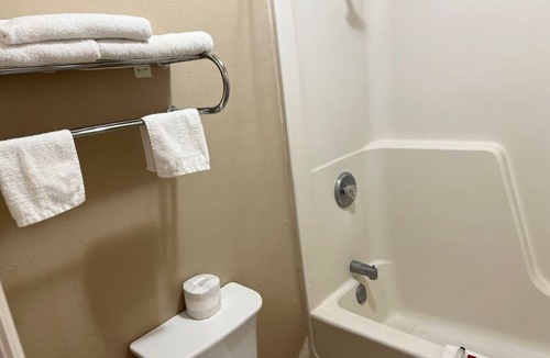 McCook Hotel | Economy Inn
