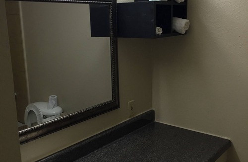 Monroe Hotel | Economy inn