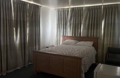 Temple Hotel | Economy Inn