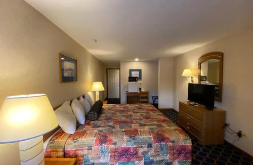 Fiskdale Hotel | Economy Lodge 682 Main St Sturbridge