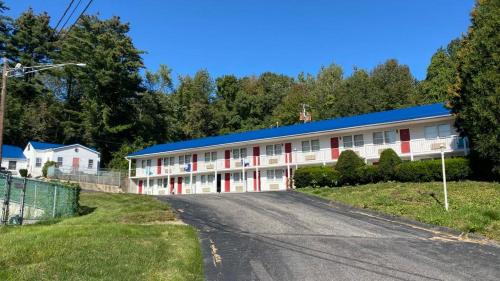 Fiskdale Hotel | Economy Lodge 682 Main St Sturbridge