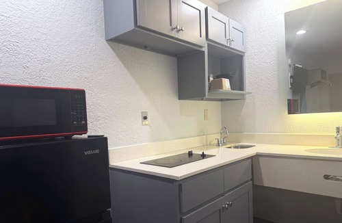 Texas City Hotel | Economy Lodge by Hotel O Texas City