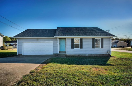 Oak Grove House | Economy Stay near Fort Campbell