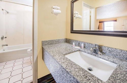 Tulsa Hotel | Economy Suites - Fairgrounds