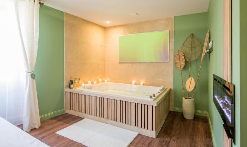 Aiguelèze Apartment | Ecrin de bulles - Jacuzzi & clim