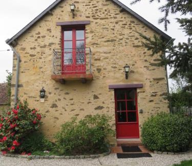 Sainte-Suzanne-and-Chammes House | Ecrin de Verdure