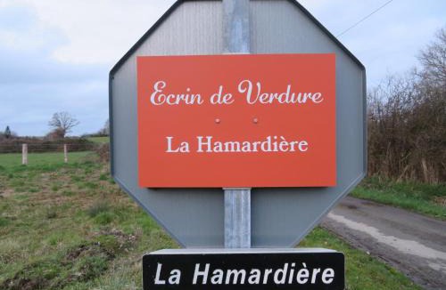 Sainte-Suzanne-and-Chammes House | Ecrin de Verdure