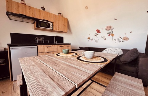 Saint-Victor-de-Morestel House | Ecrin de bien-être ~ Balneo ~ King-Size bed ~ Terrace