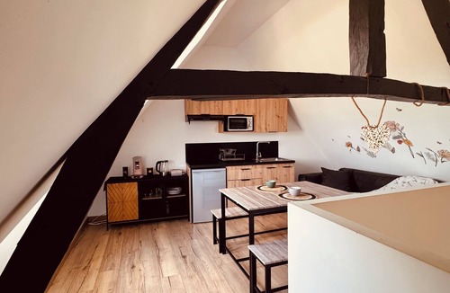 Saint-Victor-de-Morestel House | Ecrin de bien-être ~ Balneo ~ King-Size bed ~ Terrace