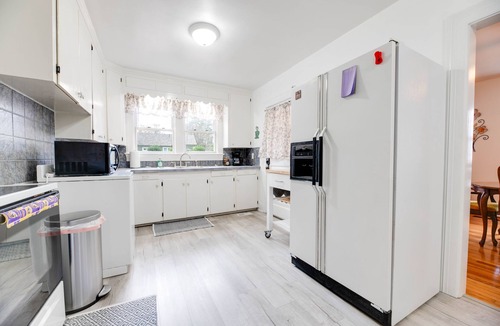 Greenville House | ECU Stadium & Stallings Stadium are walking distance from this charming home
