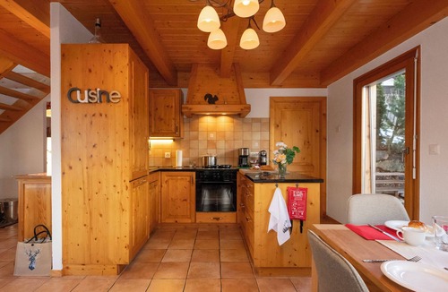 Chamoson House | Ecureuil noir by Interhome