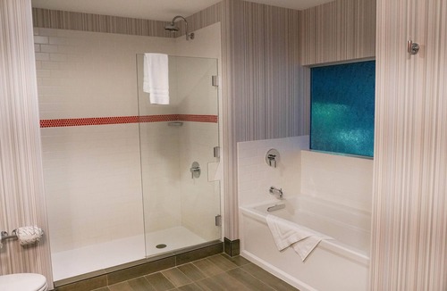 Onamia Hotel | Eddy's Resort
