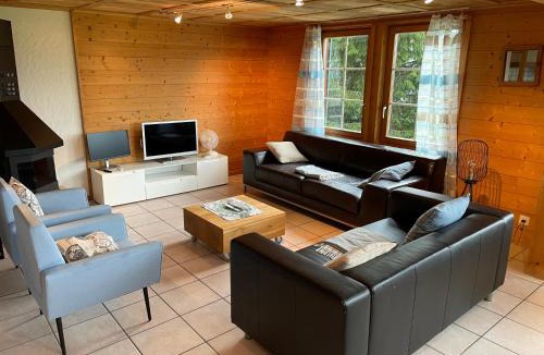 Frutigen Apartment | Edelweiss 4 Zi Ferienwohnung in Landhaus