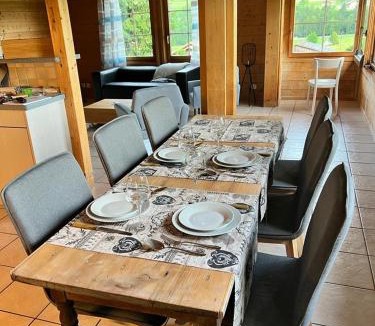 Frutigen Apartment | Edelweiss 4 Zi Ferienwohnung in Landhaus