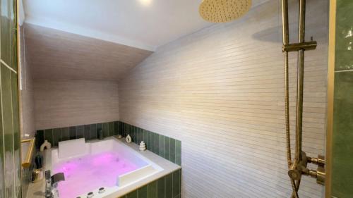 Saint-Honore - Jeanne d'Arc Apartment | Eden Bali - Spa Privé & Terrasse Romantique