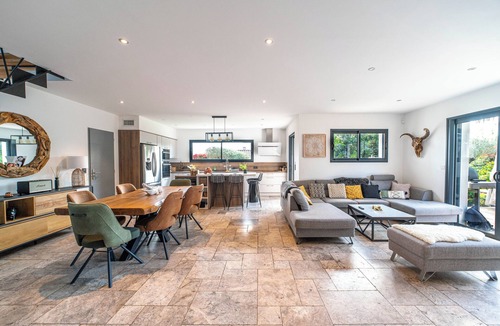 Le Muy House | Eden Balinais Jacuzzi and pool