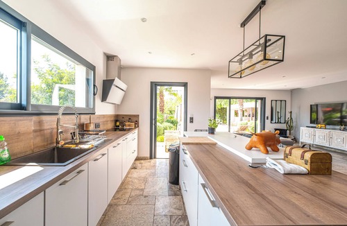 Le Muy House | Eden Balinais Jacuzzi and pool