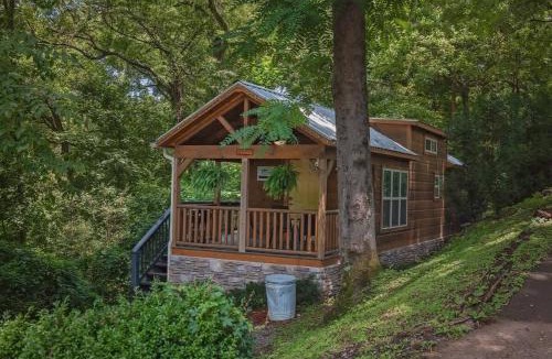 Lookout Valley Neighborhood Association House | Eden Cabin Forested Tiny Home On Lookout Mtn