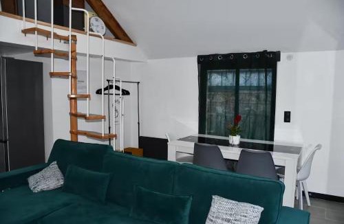 Saint-Pierre-Canivet House | Eden House