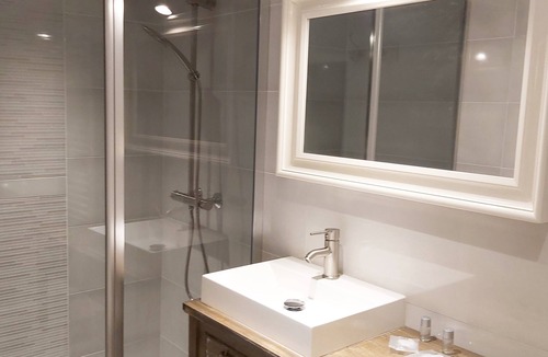 Chaumont House | EDEN Jacuzzi private suite