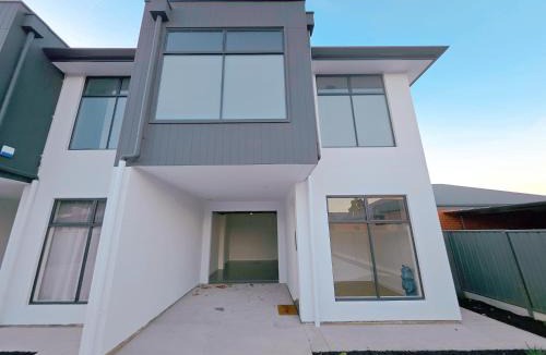 Mitchell Park Villa | Eden - Kaws 伊甸园 - 潮熊