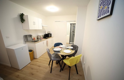Cambrai Apartment | Eden, L'élégant! Alone, as a couple or as a family.