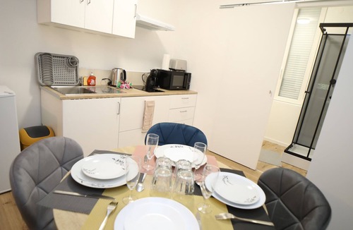 Cambrai Apartment | Eden, L'élégant! Alone, as a couple or as a family.