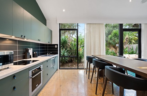 East Geelong Hotel | Eden Oak Geelong