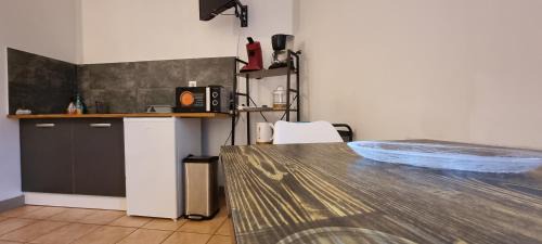 Anzin Apartment | Eden rdc parking rénové proc cité congrès cocon cosy 28m2